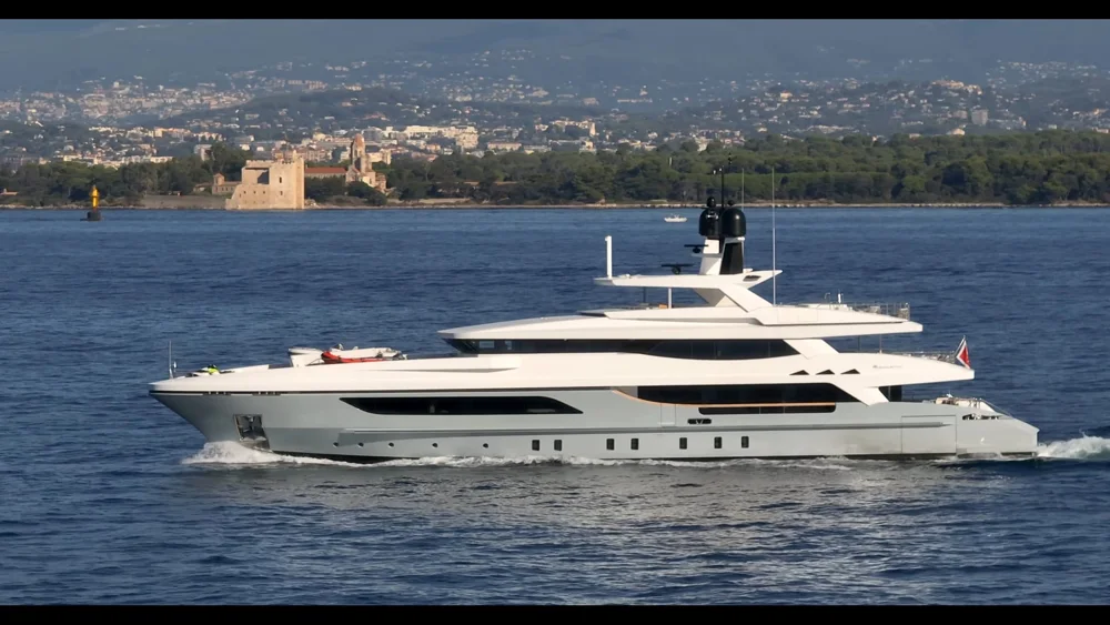 M/Y Medially